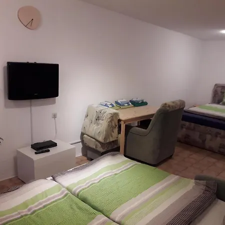 Kleine Am Stadtrand Von *