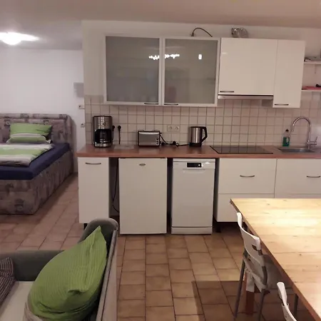 Kleine Am Stadtrand Von Apartment