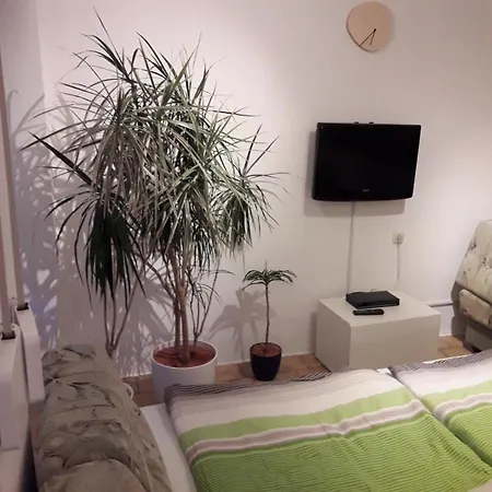 Kleine Am Stadtrand Von *