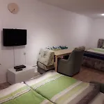 Kleine Am Stadtrand Von *