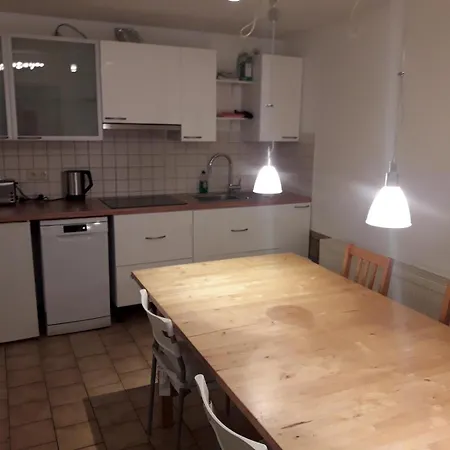 Kleine Am Stadtrand Von 아파트 *